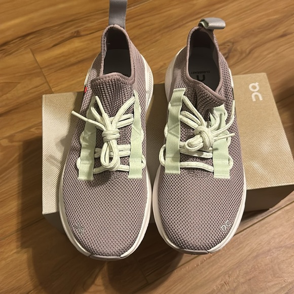 On Running Shoes Cloudeasy NEW in box Size 8 - Picture 2 of 7